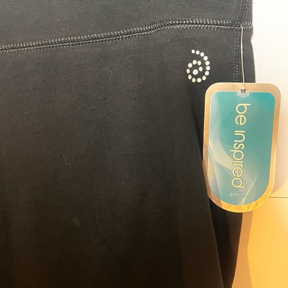 Be Inspired Petite XL Regular Fit Capris - Picture 4 of 6